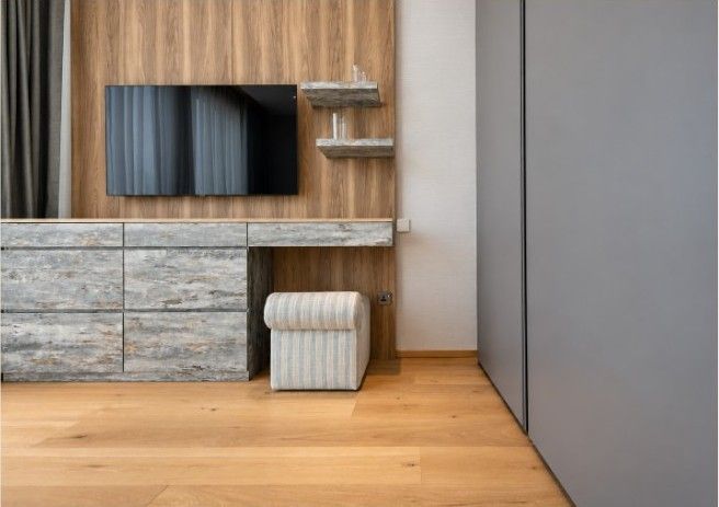 Bedroom TV wall in timber veneer with a stone-effect dresser